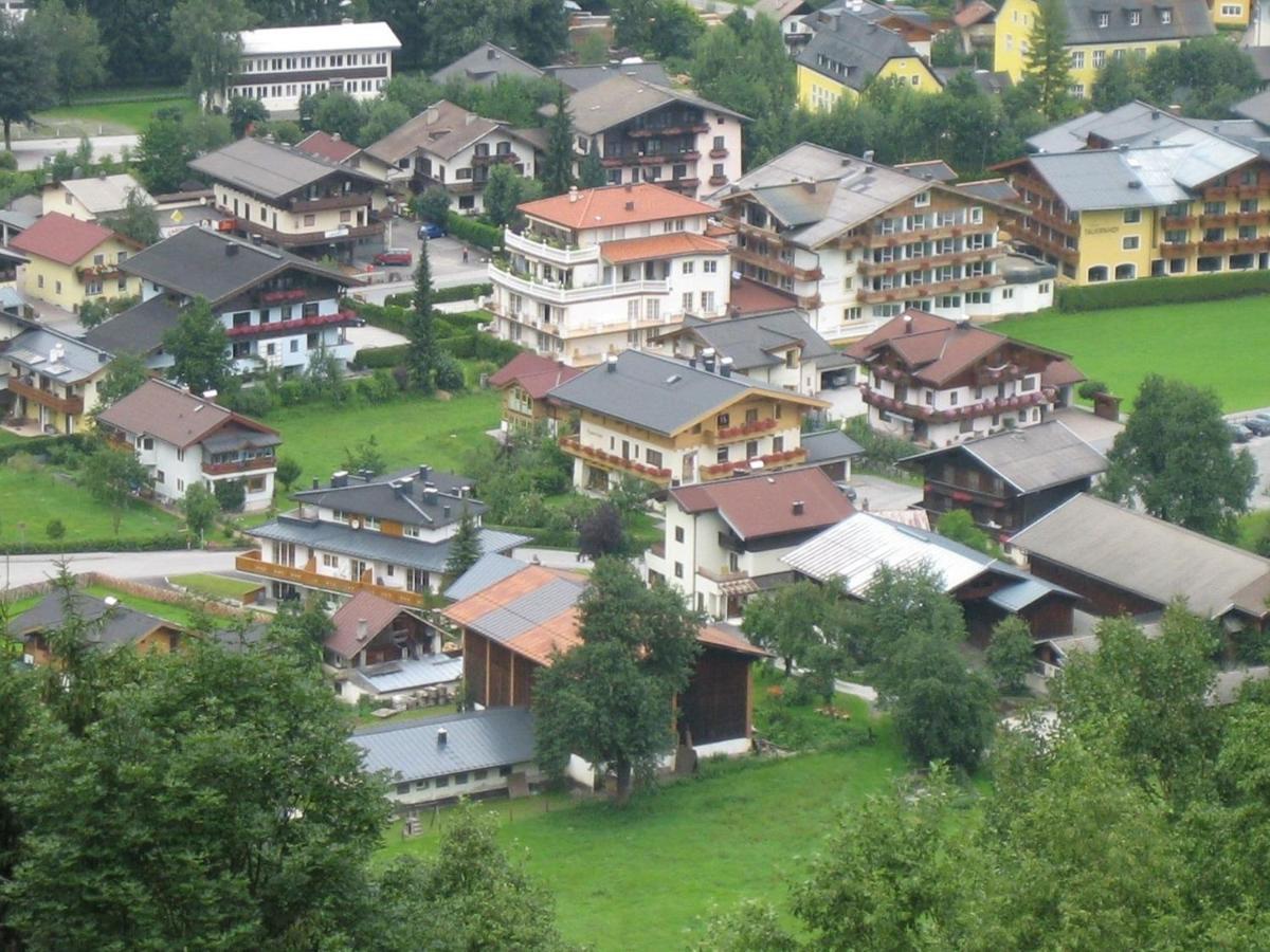 Apartment In Kaprun Near Ski Lift Bagian luar foto